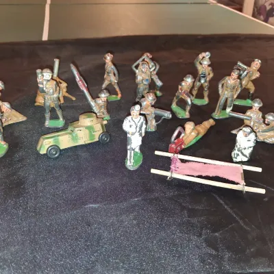 LEAD TOY MILITARY FIGURES (1)