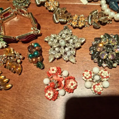 VINTAGE COSTUME JEWELRY FOR CRAFT PROJECTS