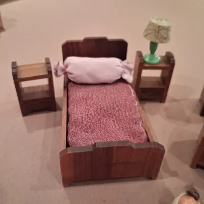 QUALITY WOODEN DOLL HOUSE FURNITURE AND VINTAGE DOLLS