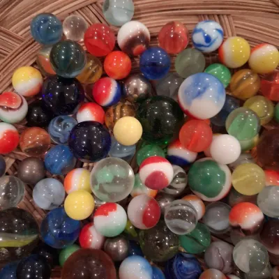 AN ASSORTMENTS OF MARBLES