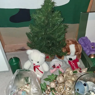 LINEN SANTA WALL HANGING, TREE ORNAMENTS, LARGE GLASS BOWL AND MORE