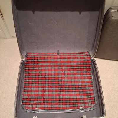 2 VINTAGE AMERICAN TOURISTER SUITCASES AND A GARMENT BAG