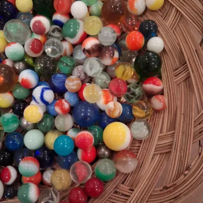 AN ASSORTMENTS OF MARBLES