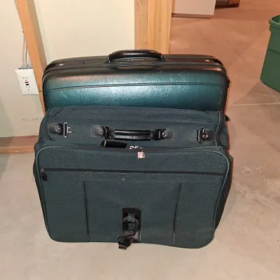 SAMSONITE HARD SIDED SUITCASE ON 4 WHEELS AND A SAMSONITE GARMENT BAG