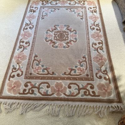 ARTIFICIAL TREE WITH WOVEN BASKET AND CALLAWAY RUG