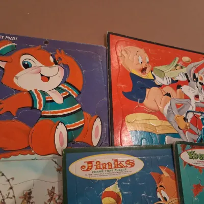BOARD PUZZLES AND CHILDREN'S RECORDS
