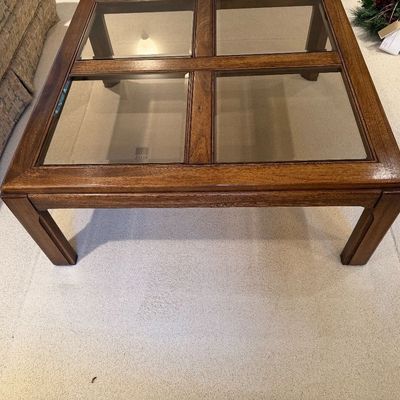 LANE SQUARE WOODEN 4 PANEL INSERT GLASS TOP COFFEE TABLE WITH A FESTIVE HOLIDAY CANDLE CENTERPIECE