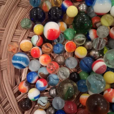 AN ASSORTMENTS OF MARBLES