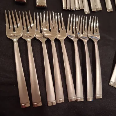 2 PARTIAL SETS OF STAINLESS STEEL FLATWARE