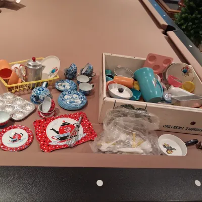 NICE COLLECTION OF TOY DISHES