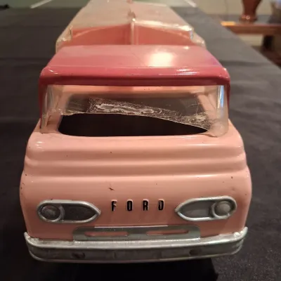 1960'S NYLINT FORD ECONOLINE KENNELS TRUCK