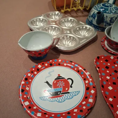 NICE COLLECTION OF TOY DISHES