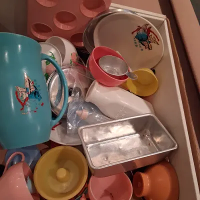 NICE COLLECTION OF TOY DISHES