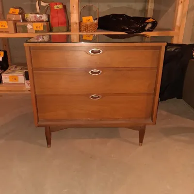 MID-CENTURY 3 CEDAR DRAWER CHEST WITH PROTECTIVE GLASS ON TOP