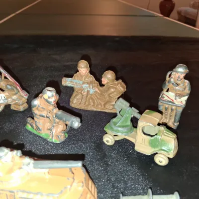 LEAD TOY MILITARY FIGURES (6)