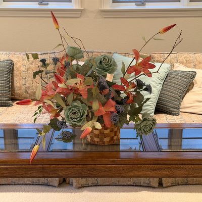 LANE 3-PANEL GLASS INSERT SOFA TABLE WITH FLORAL CENTER PIECE