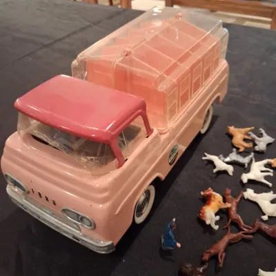 1960'S NYLINT FORD ECONOLINE KENNELS TRUCK