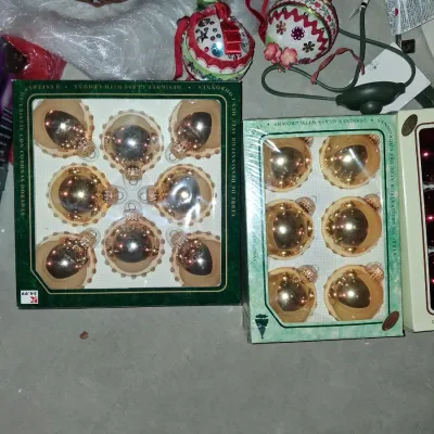 6 FOOT LIT TREE AND TREE ORNAMENTS