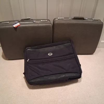 2 VINTAGE AMERICAN TOURISTER SUITCASES AND A GARMENT BAG
