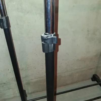 2 ADJUSTABLE GARMENT RACKS ON WHEELS