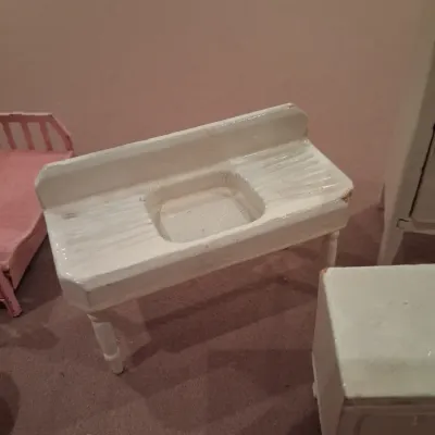 QUALITY MOSTLY WOODEN DOLL HOUSE FURNITURE