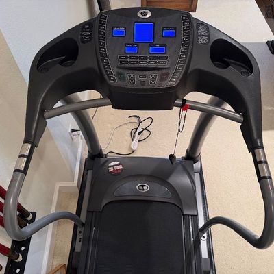 HORIZON FITNESS ELITE SERIES 5.1T TREADMILL, DUMBBELLS, ANKLE WEIGHTS AND TUNTURI ERGOMETER ORIGINALS UPRIGHT EXERCISE BIKE