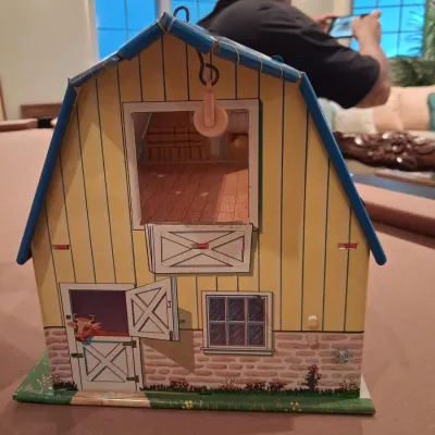 MARX TIN BARN WITH A BOX FULL OF FARM TOY ACCESSORIES