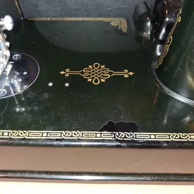 SINGER FEATHERWEIGHT SEWING MACHINE WITH CASE PLUS SEWING BOX WITH NOTIONS