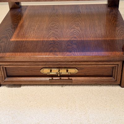 LANE GLASS TOP END TABLE WITH DRAWER AND LAMP