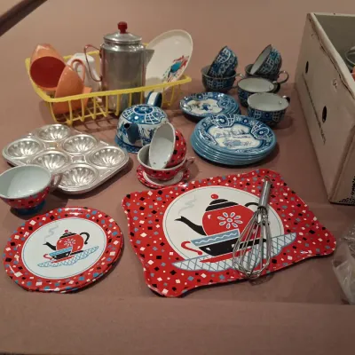 NICE COLLECTION OF TOY DISHES