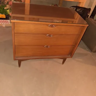 MID-CENTURY 3 CEDAR DRAWER CHEST WITH PROTECTIVE GLASS ON TOP