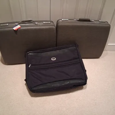 2 VINTAGE AMERICAN TOURISTER SUITCASES AND A GARMENT BAG