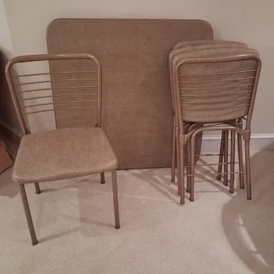 4 FOLDING CHAIRS AND A FOLDING CARD TABLE