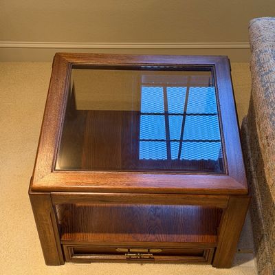 LANE GLASS TOP END TABLE WITH DRAWER AND LAMP