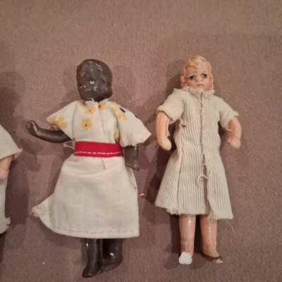 QUALITY WOODEN DOLL HOUSE FURNITURE AND VINTAGE DOLLS