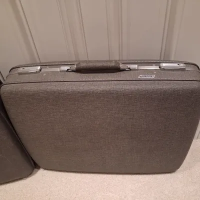 2 VINTAGE AMERICAN TOURISTER SUITCASES AND A GARMENT BAG