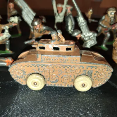 LEAD TOY MILITARY FIGURES (4)