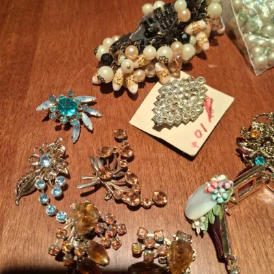 VINTAGE COSTUME JEWELRY FOR CRAFT PROJECTS