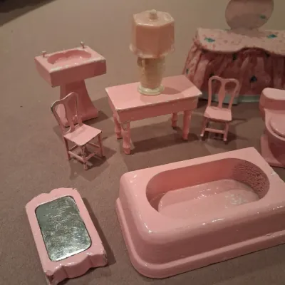 QUALITY MOSTLY WOODEN DOLL HOUSE FURNITURE