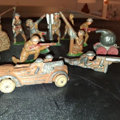 LEAD TOY MILITARY FIGURES (3)
