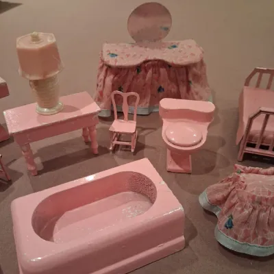 QUALITY MOSTLY WOODEN DOLL HOUSE FURNITURE