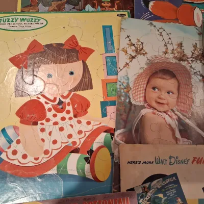 BOARD PUZZLES AND CHILDREN'S RECORDS