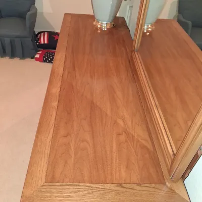 WHITE 7 DRAWER DOVETAILED DRAWER DRESSER WITH MIRROR AND LAMP