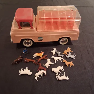 1960'S NYLINT FORD ECONOLINE KENNELS TRUCK