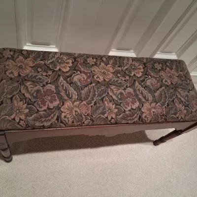 VERY NICE BENCH IN GREAT SHAPE