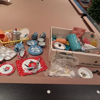 NICE COLLECTION OF TOY DISHES