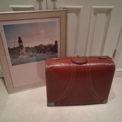 LEATHER SUITCASE AND SIGNED POSTER "PLAZA DAWN"
