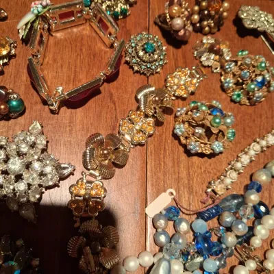VINTAGE COSTUME JEWELRY FOR CRAFT PROJECTS