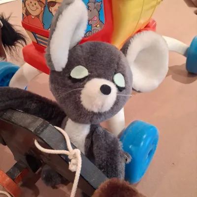 WIND UP RABBIT, PLUSH ANIMALS, SHOPPING CART AND PULL TOY