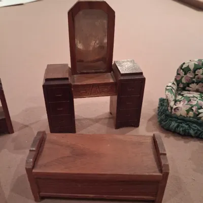 QUALITY WOODEN DOLL HOUSE FURNITURE AND VINTAGE DOLLS